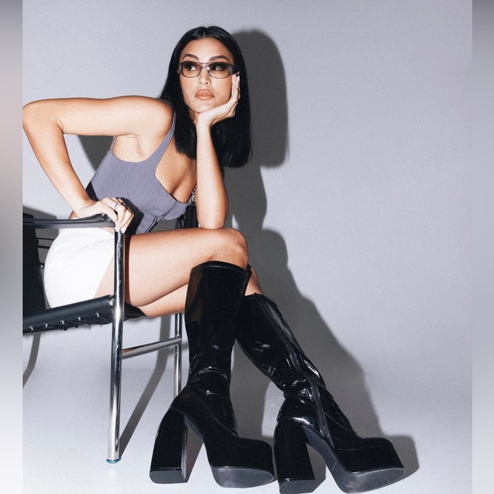 Knee high boots - Picture 1 of 3